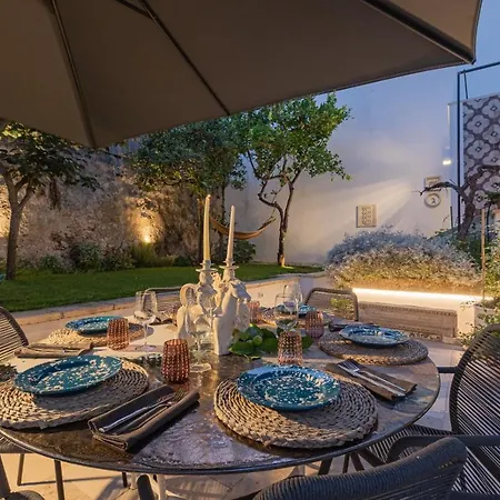 Dimora Lopez Bed & Breakfast *